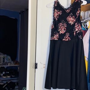 (LIKE NEW) Flower lace dress